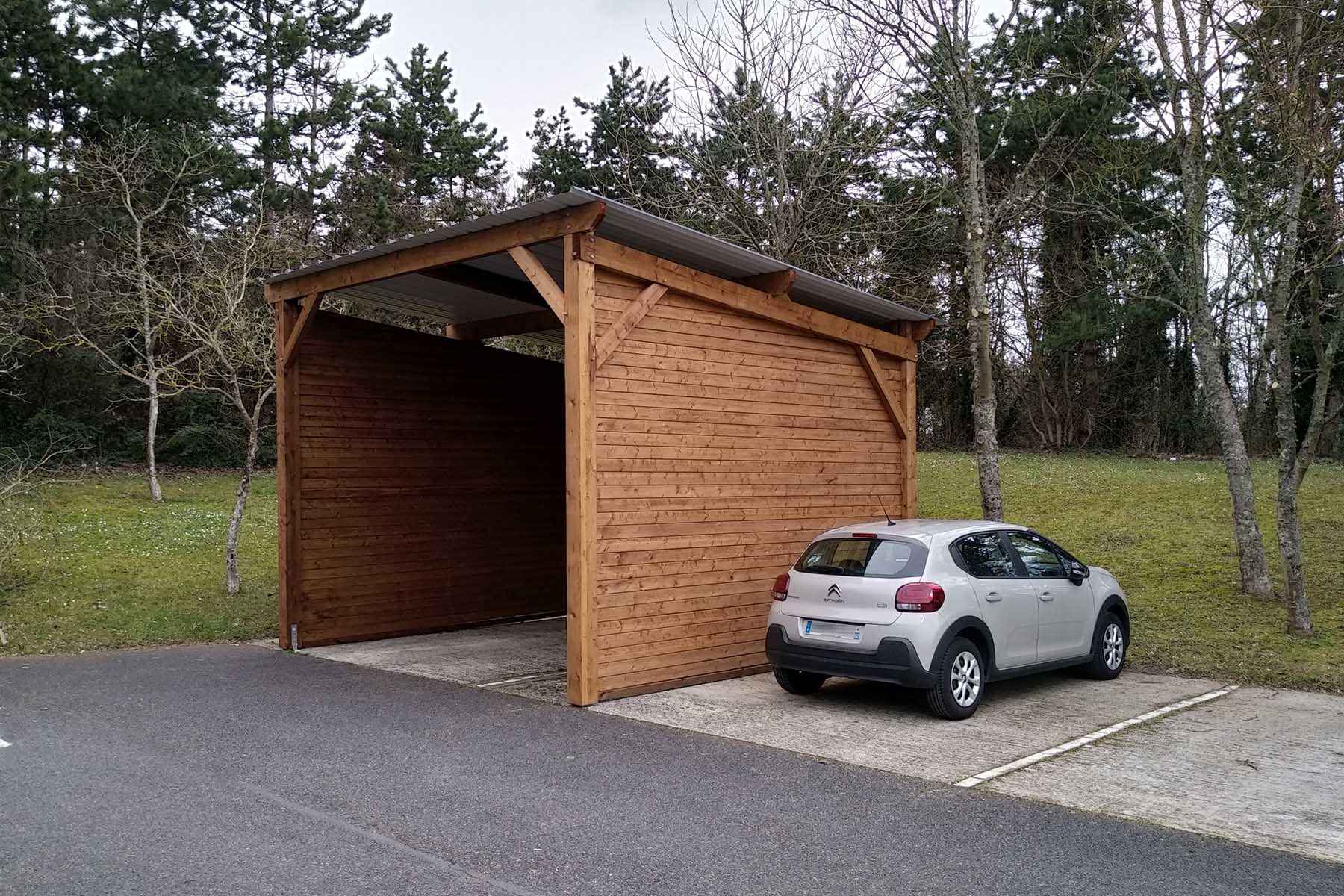 abri-de-stockage-bois-campus-st-christophe