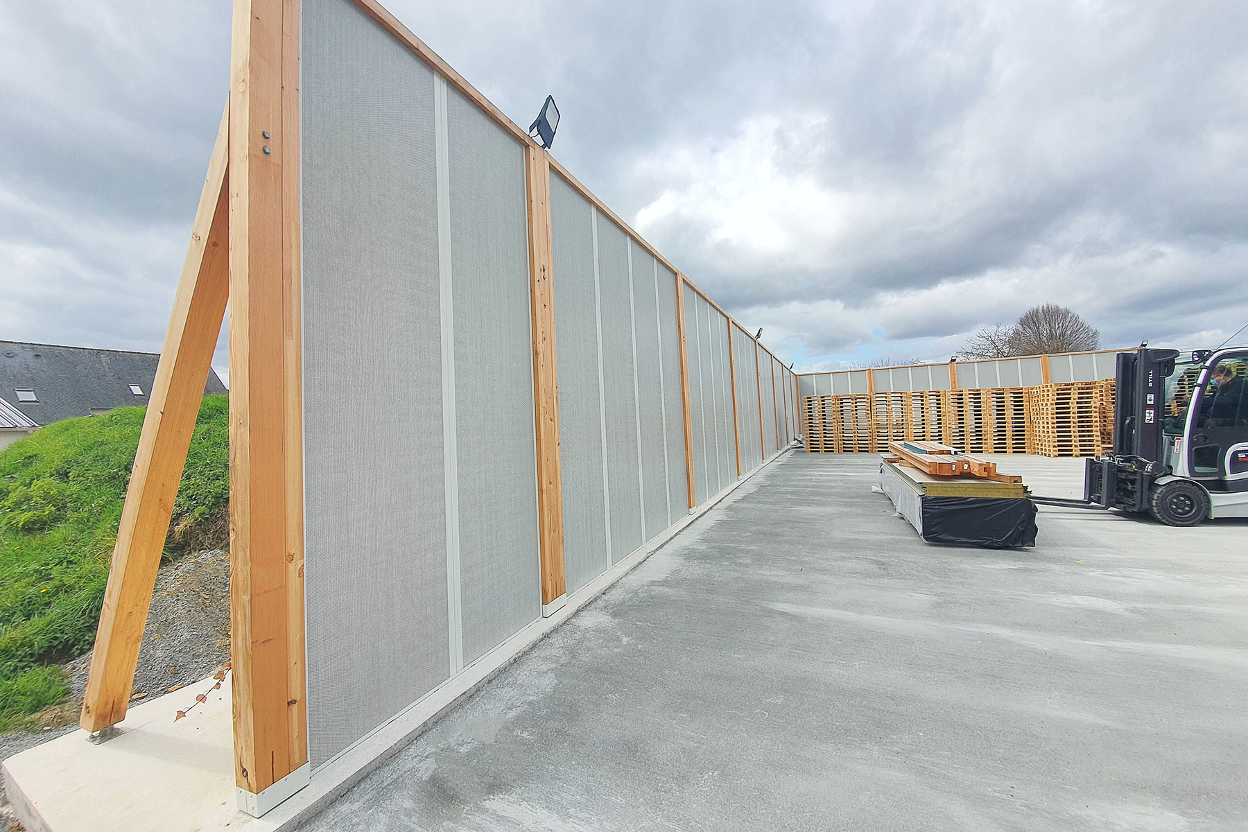 ecran-acoustique-structure-bois-biomerieux