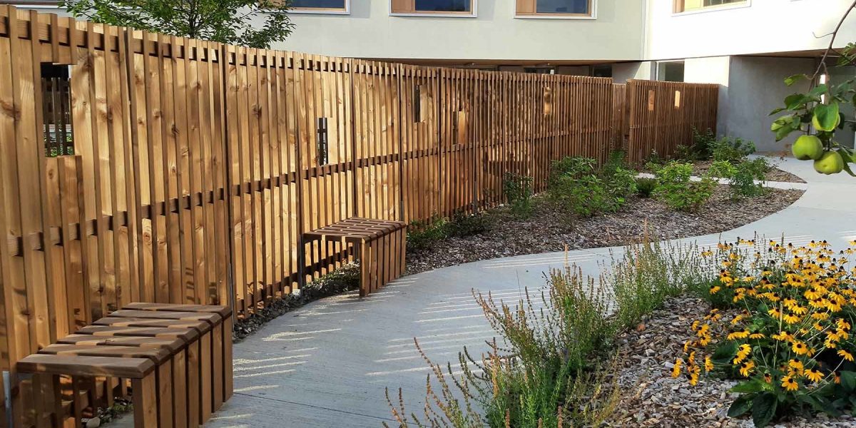 cloture-bois-suresnes-sur-mesure-ehpad-moirans