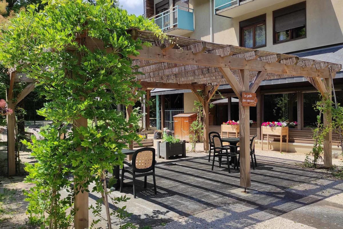 la-rochelle Pergola terrasse restaurant La Rochelle - Finition autoclave marron - Canisse non comprise