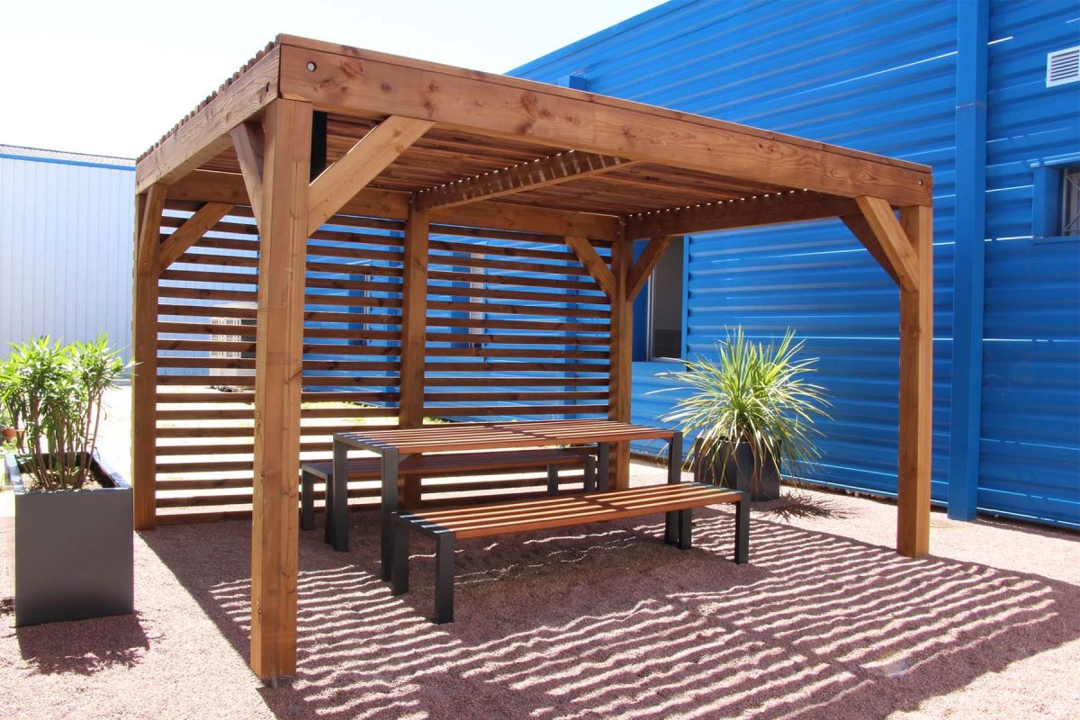 louisiane Pergola terrasse Louisiane - Finition autoclave marron - Fermeture ajourée sur un côté en option (toiture seulement de série)