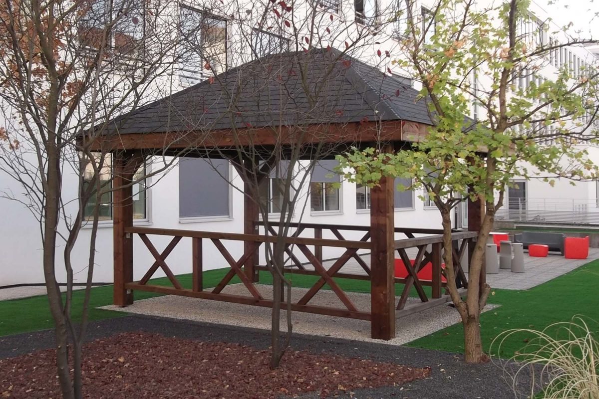 royan Kiosque bois Royan - Finition autoclave marron - Bardeaux bitumeux noir - Balustrades en option