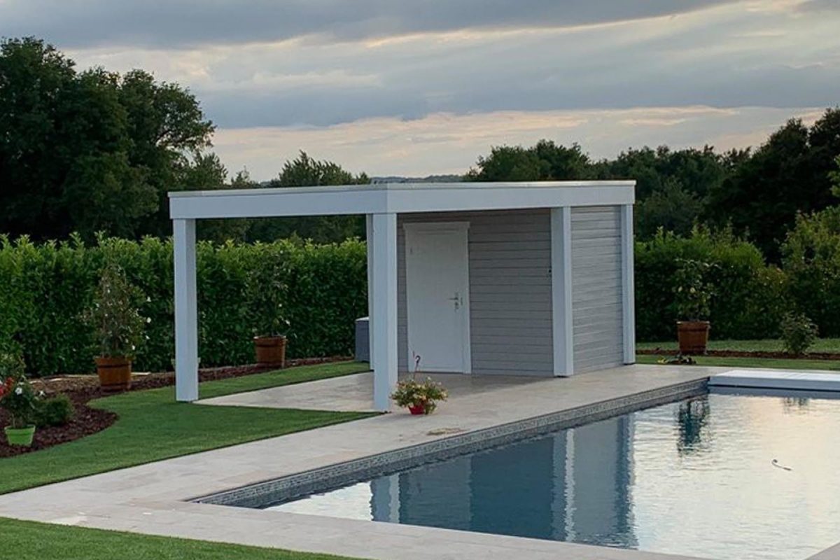 sophia Pool-house piscine Sophia - Finition réalisée par le client - Attention : nouveau bardage faux claire-voie horizontal