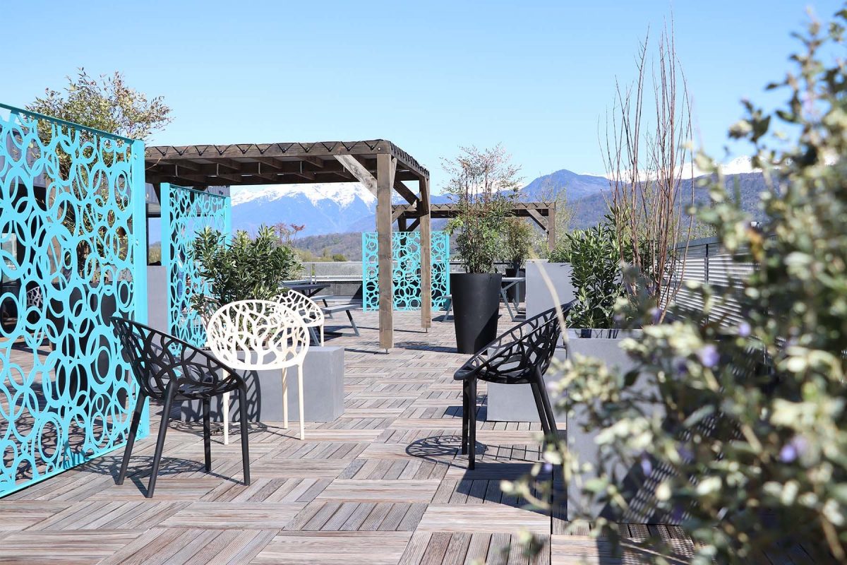 valonne Pergola toit terrasse avec toile fixe Valonne - Finition autoclave gris - Solives supplémentaires de support toiture et fixation toile par crochets en applique (sur demande spéciale)