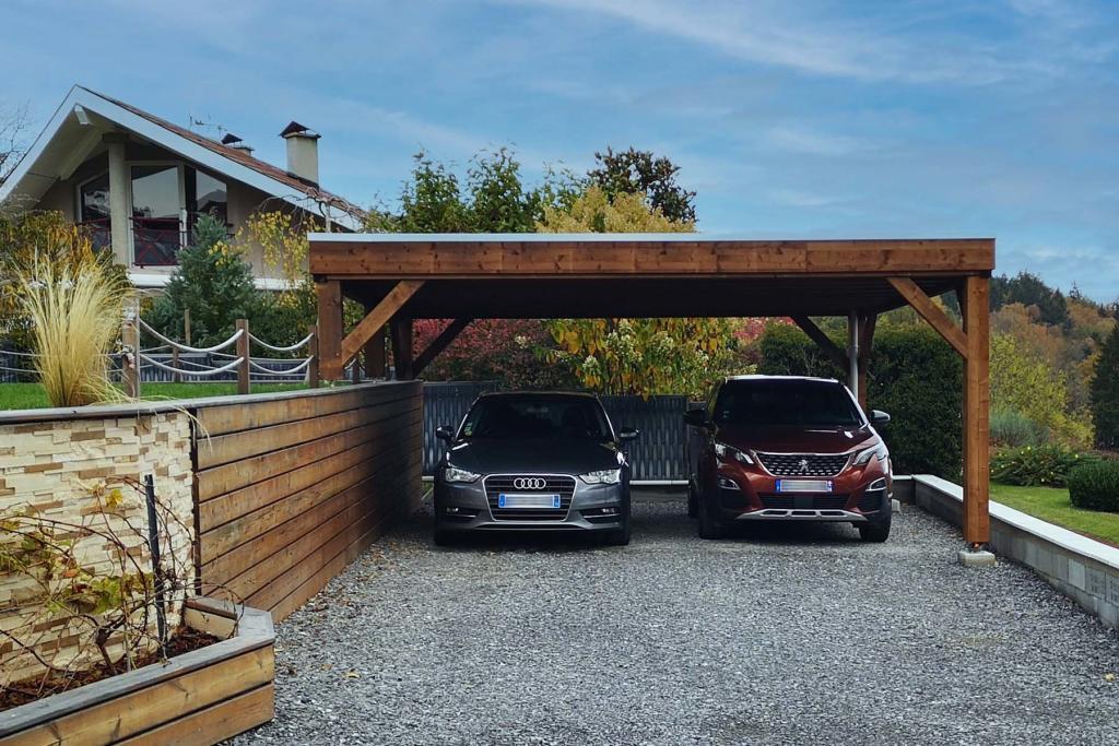 Carport voiture Mayenne - Finition autoclave marron - Configuration spéciale sur allège maçonnée