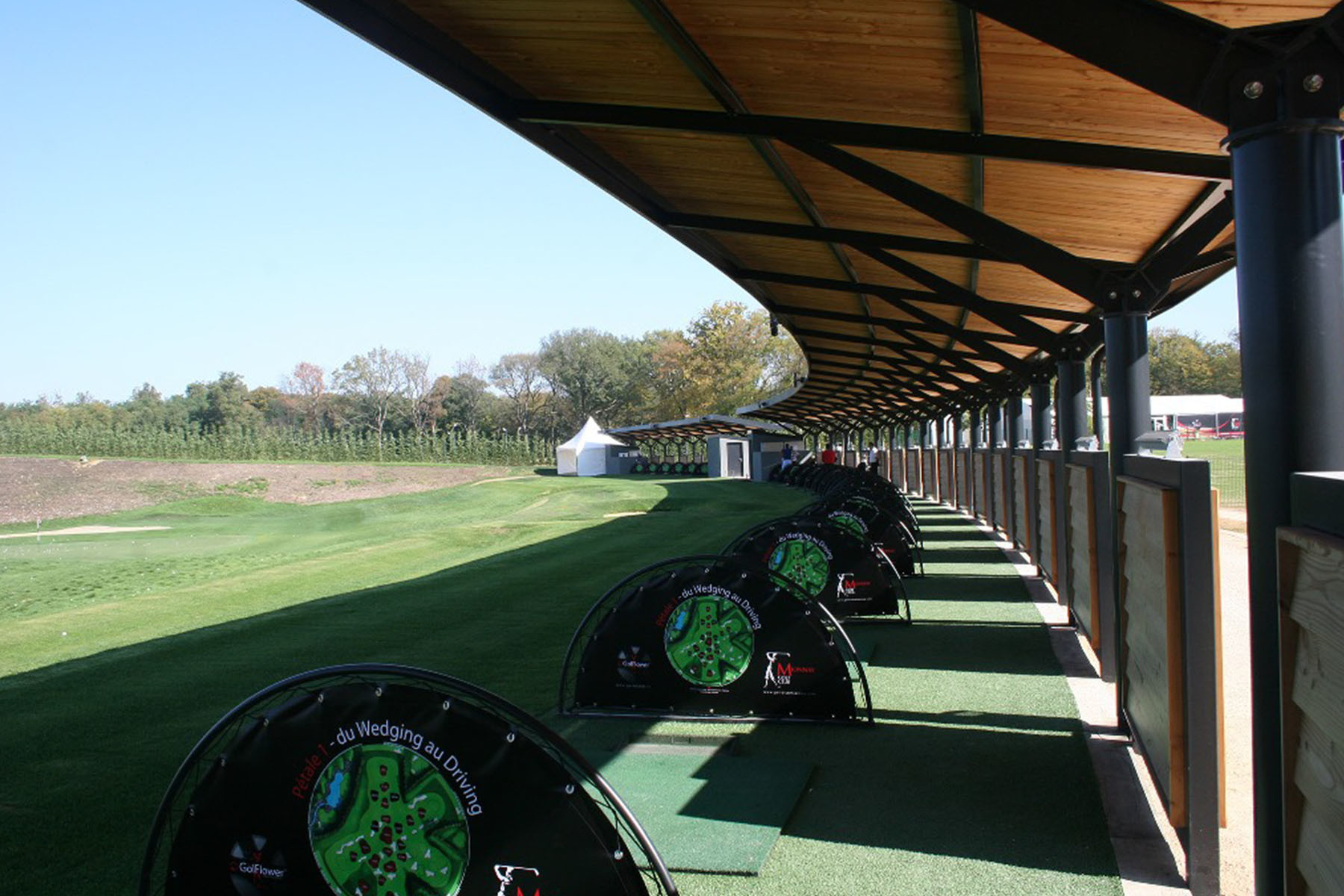 panneaux-bois-sur-mesure-golf-de-mionnay