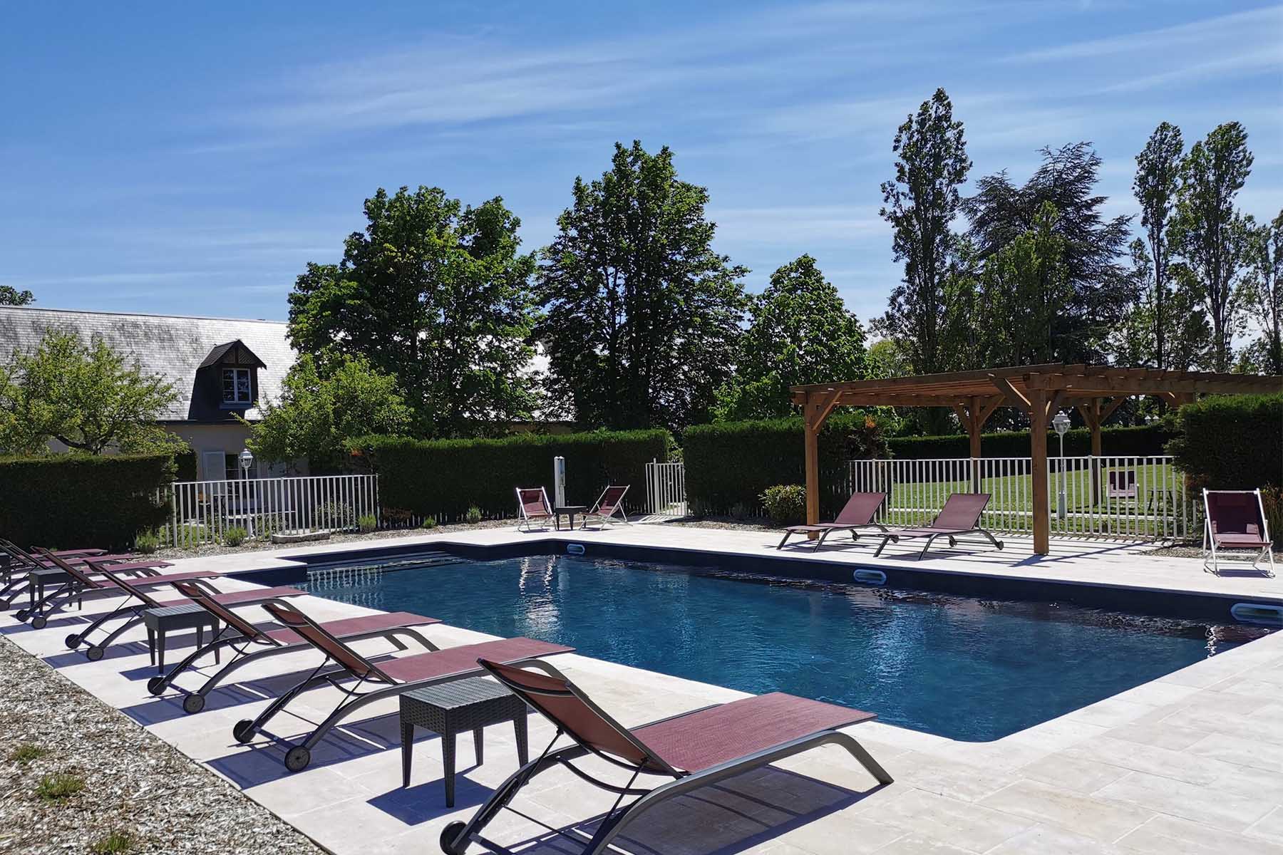 pergola-bois-hotel-le-fleuray