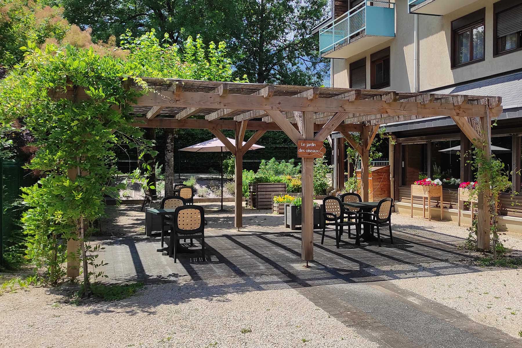 pergola-vegetalisee-ehpad-eclaircie